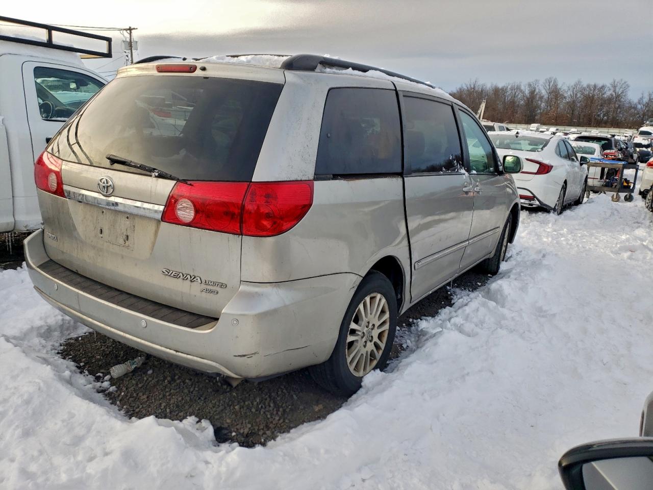 2008 TOYOTA SIENNA XLE photo 3