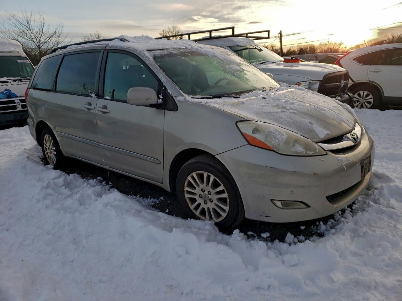 2008 TOYOTA SIENNA XLE photo 4
