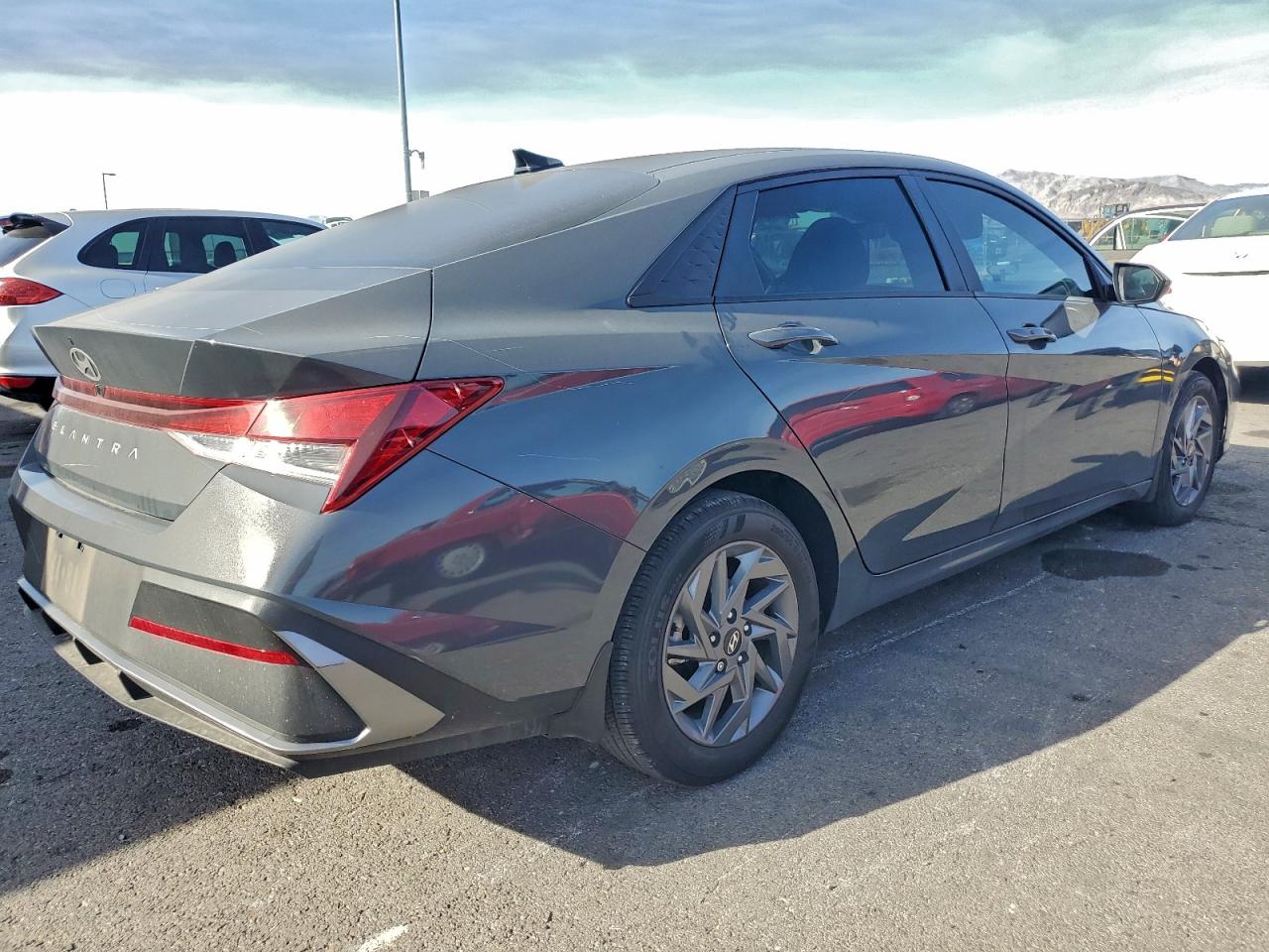 2024 HYUNDAI ELANTRA SEL photo 3