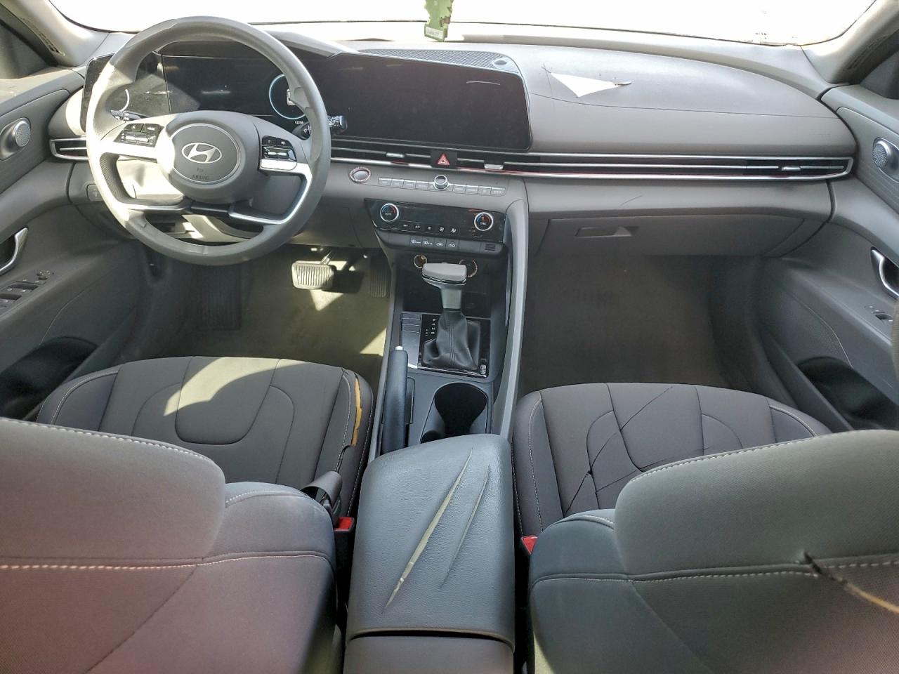 2024 HYUNDAI ELANTRA SEL photo 8