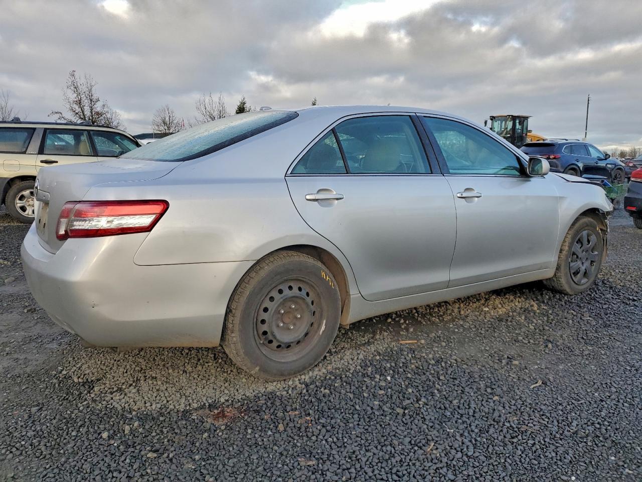 2010 TOYOTA CAMRY BASE photo 3