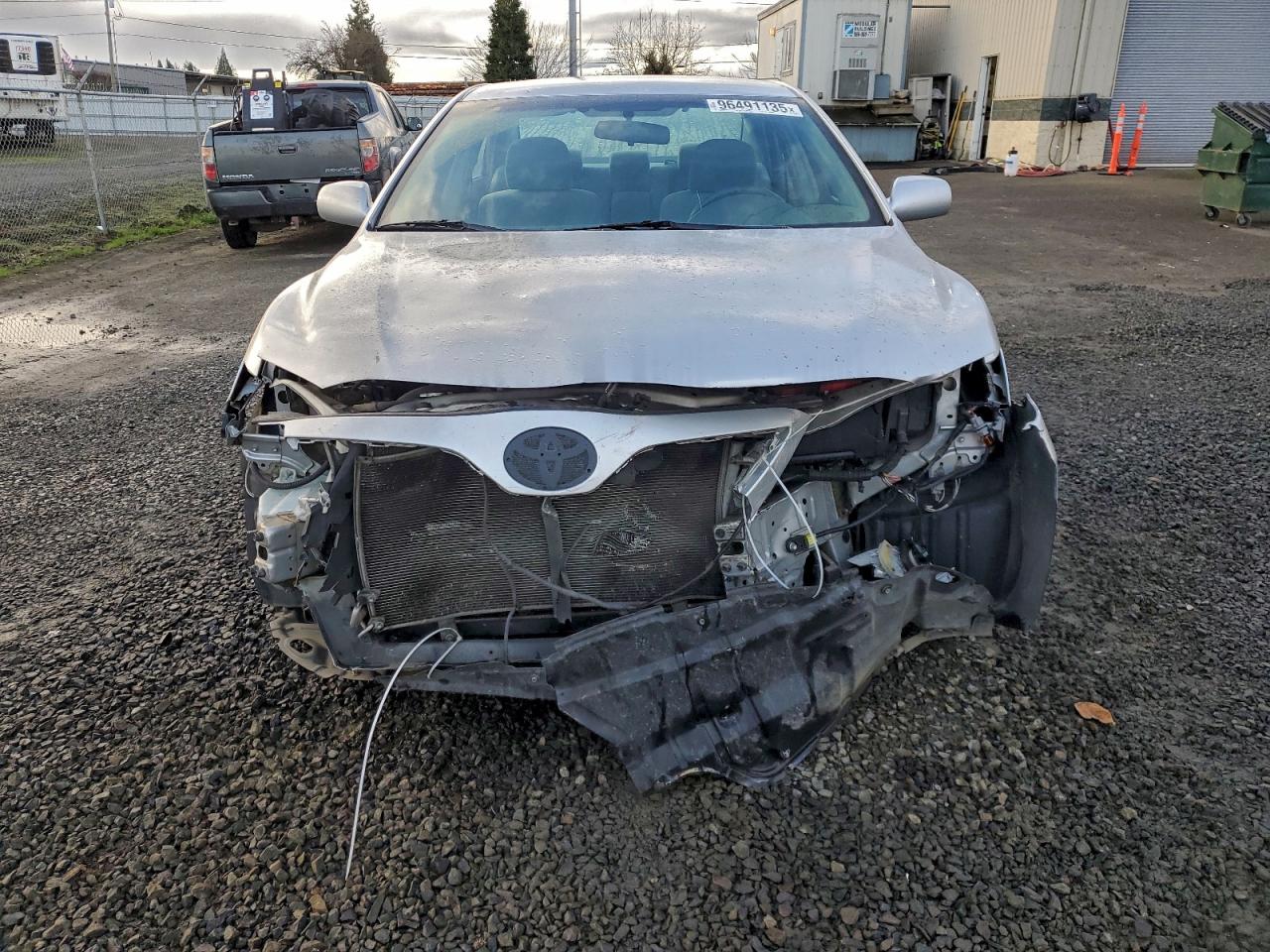 2010 TOYOTA CAMRY BASE photo 5