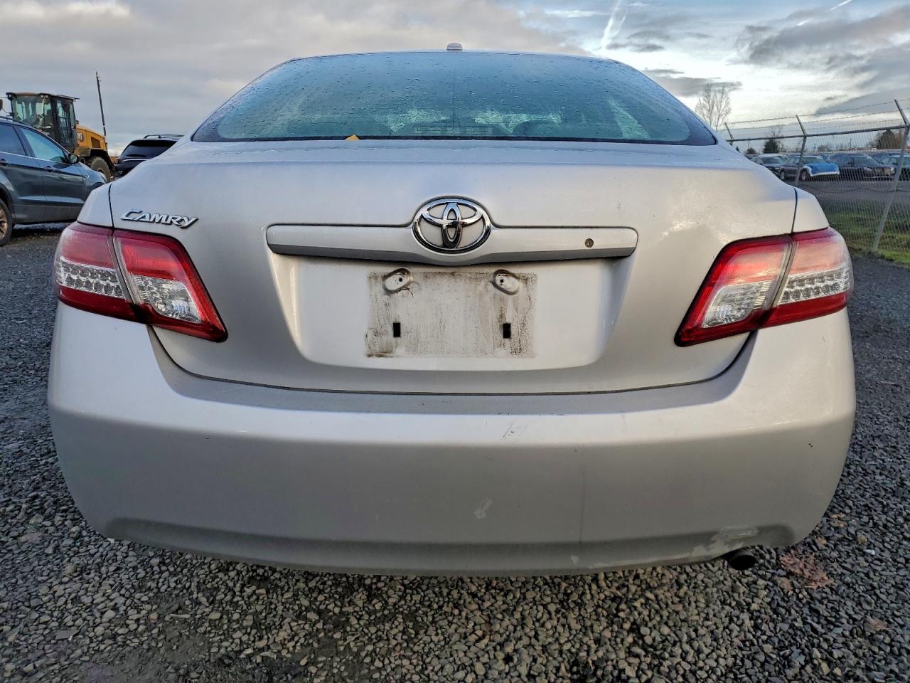 2010 TOYOTA CAMRY BASE photo 6
