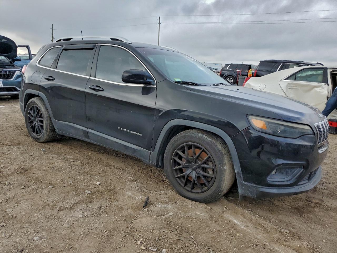 2019 JEEP CHEROKEE LATITUDE photo 4
