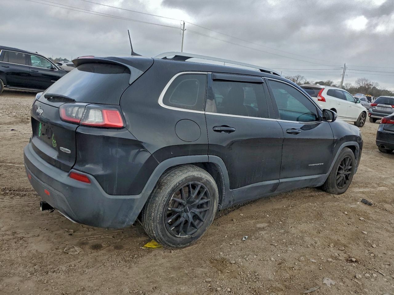 2019 JEEP CHEROKEE LATITUDE photo 3