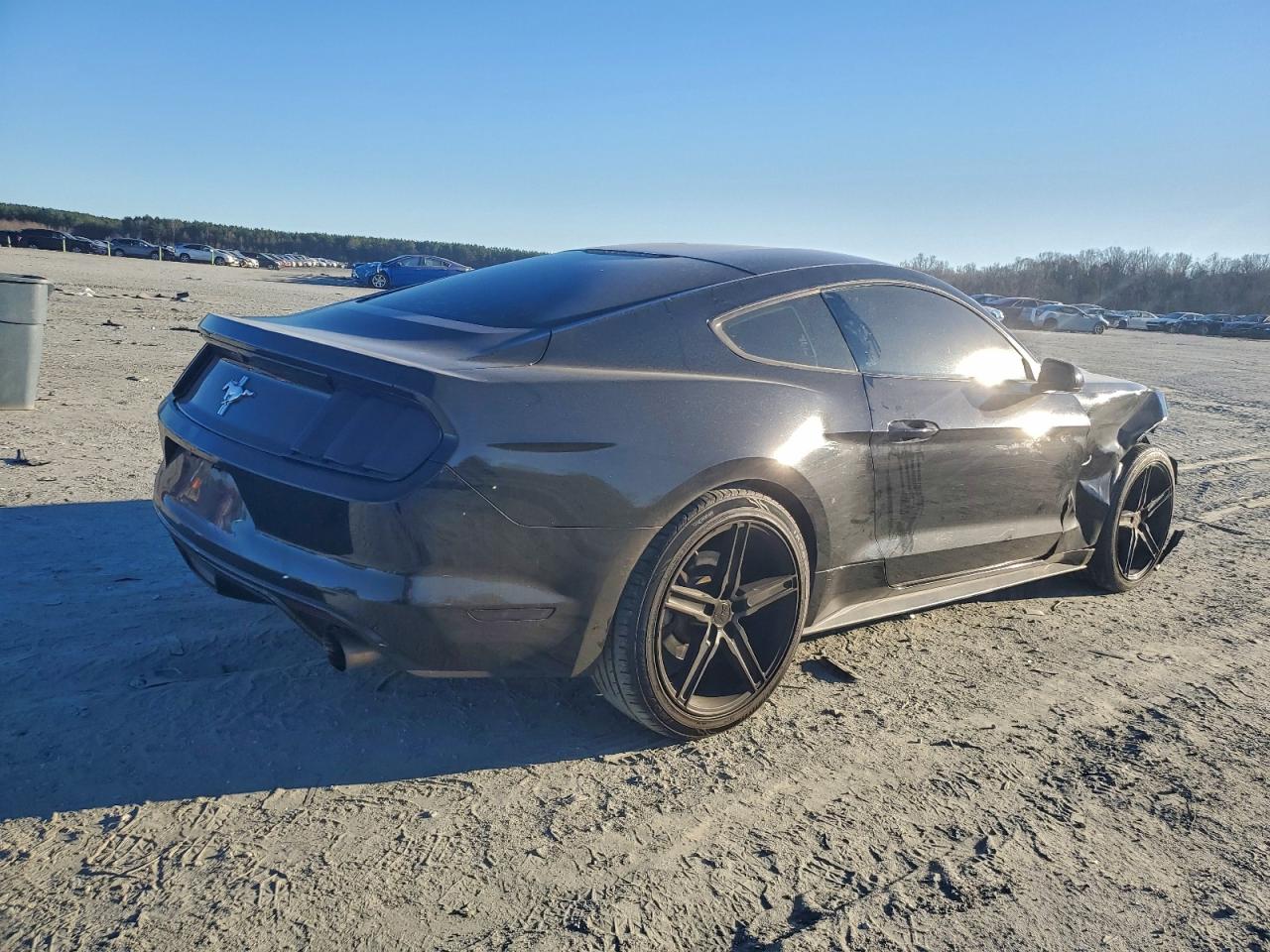 2017 FORD MUSTANG photo 3