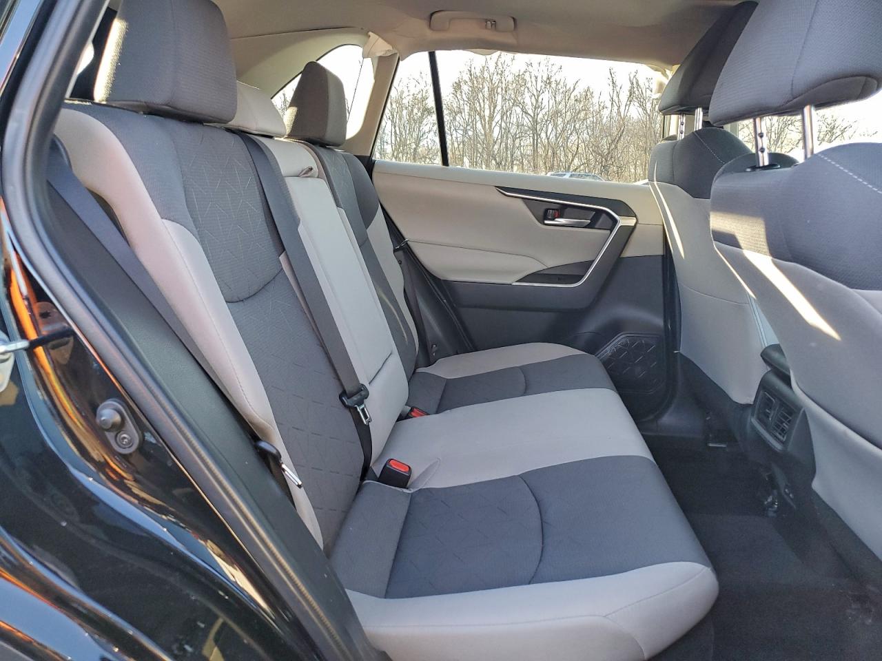 2024 TOYOTA RAV4 XLE photo 11
