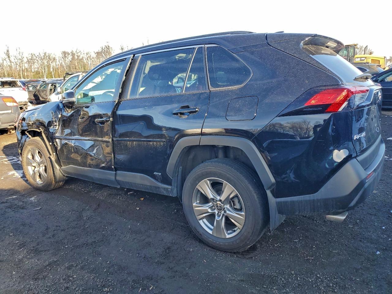 2024 TOYOTA RAV4 XLE photo 2