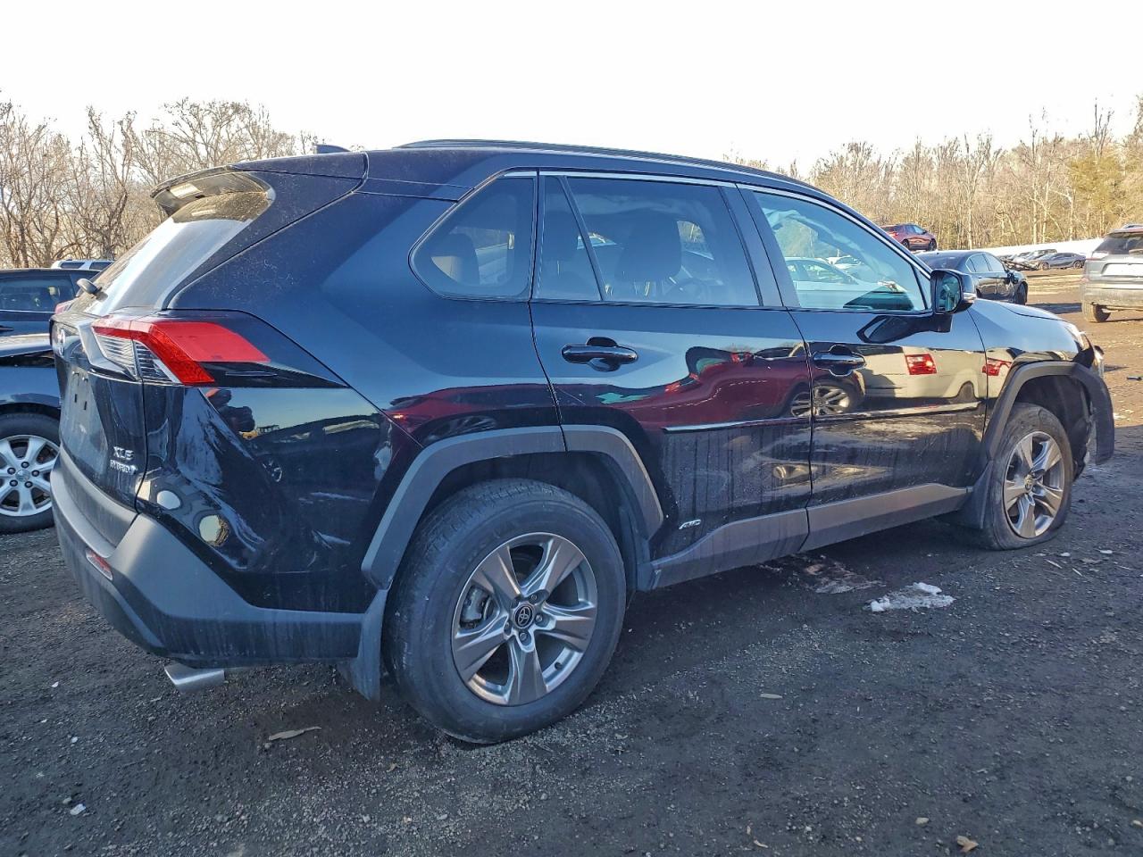 2024 TOYOTA RAV4 XLE photo 3