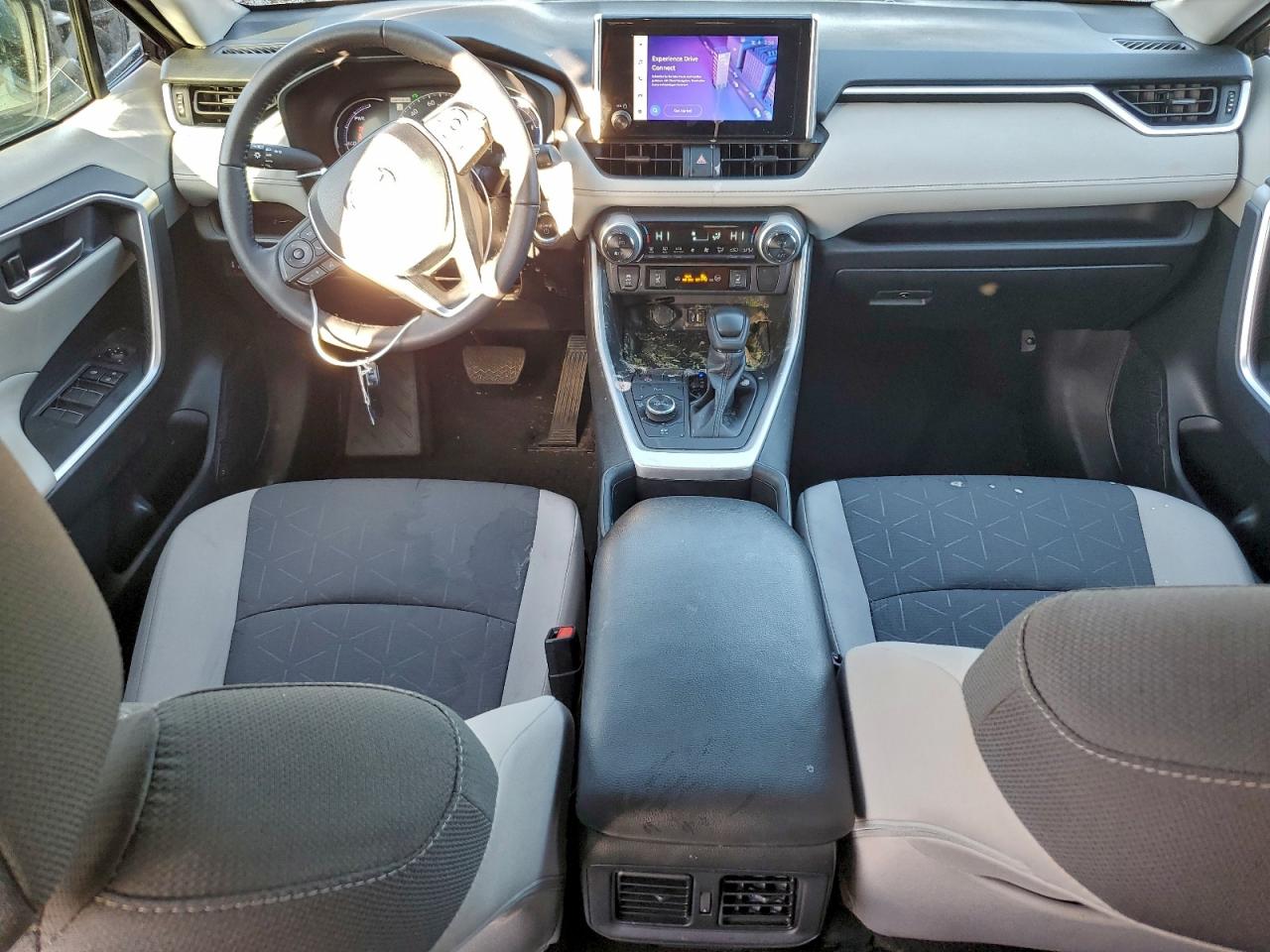 2024 TOYOTA RAV4 XLE photo 8
