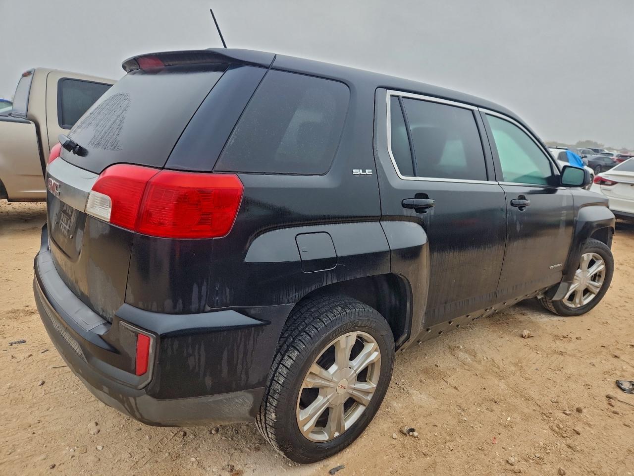 2017 GMC TERRAIN SLE photo 3