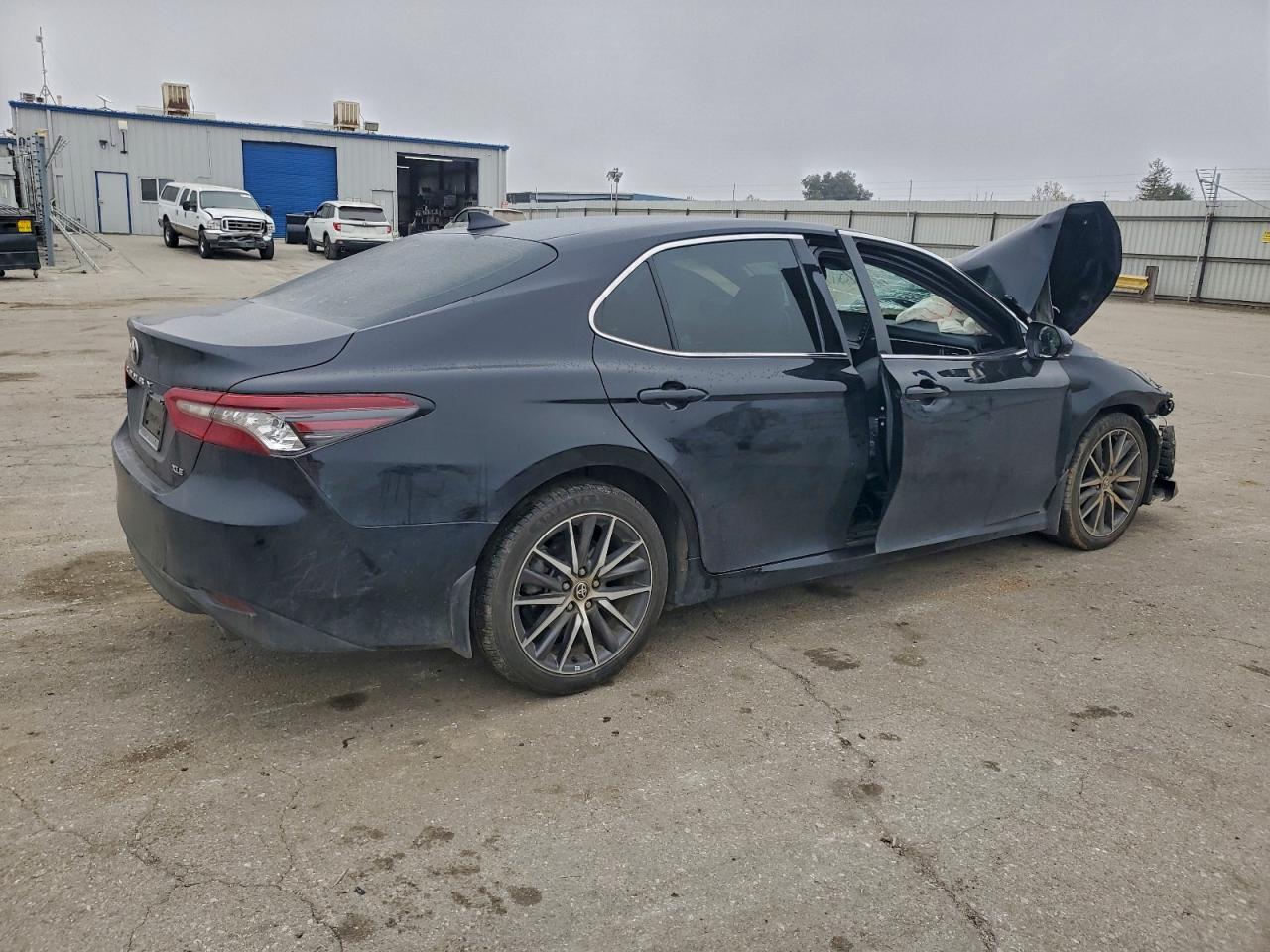 2023 TOYOTA CAMRY XLE photo 7