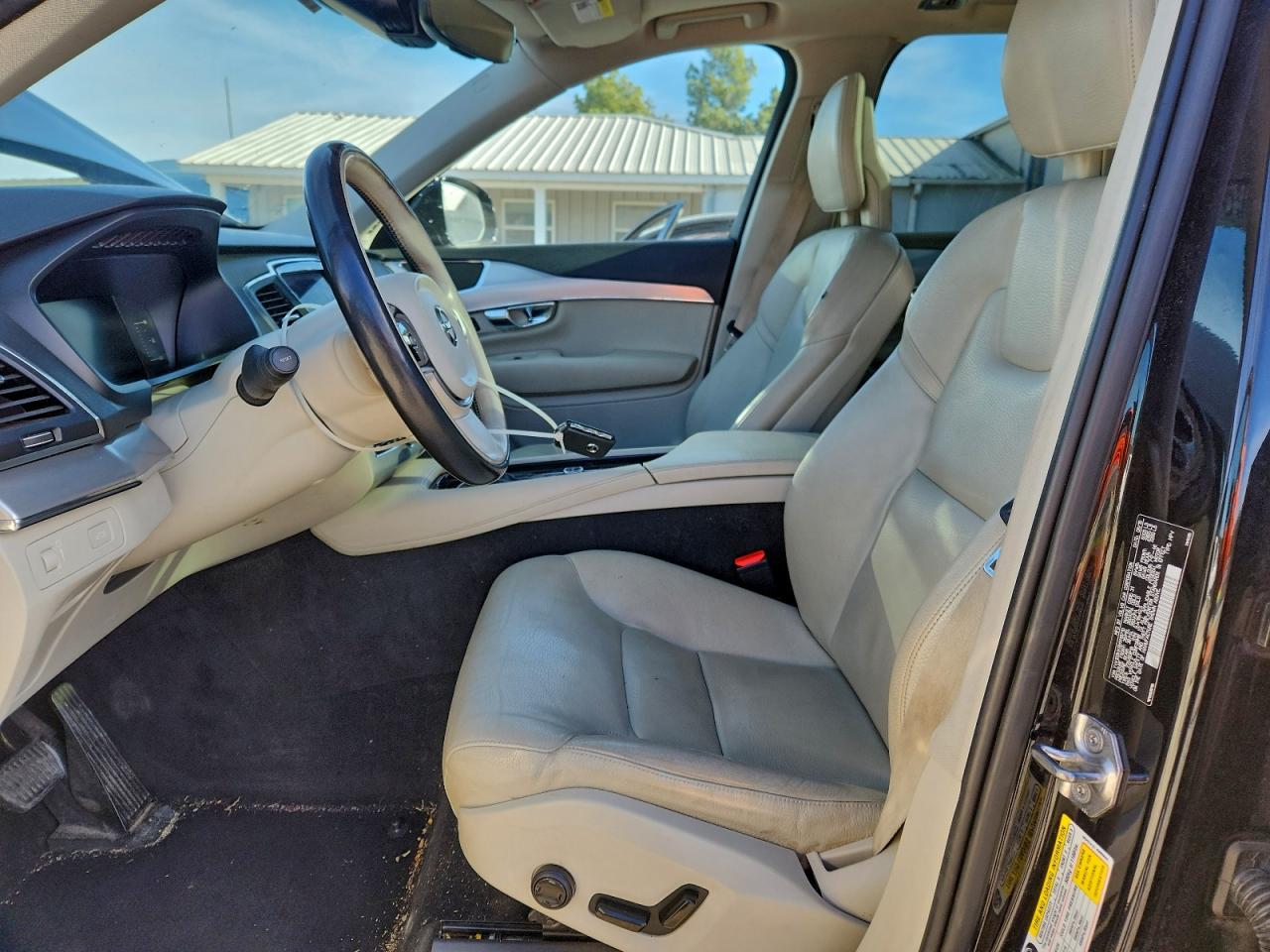 2017 VOLVO XC90 photo 13