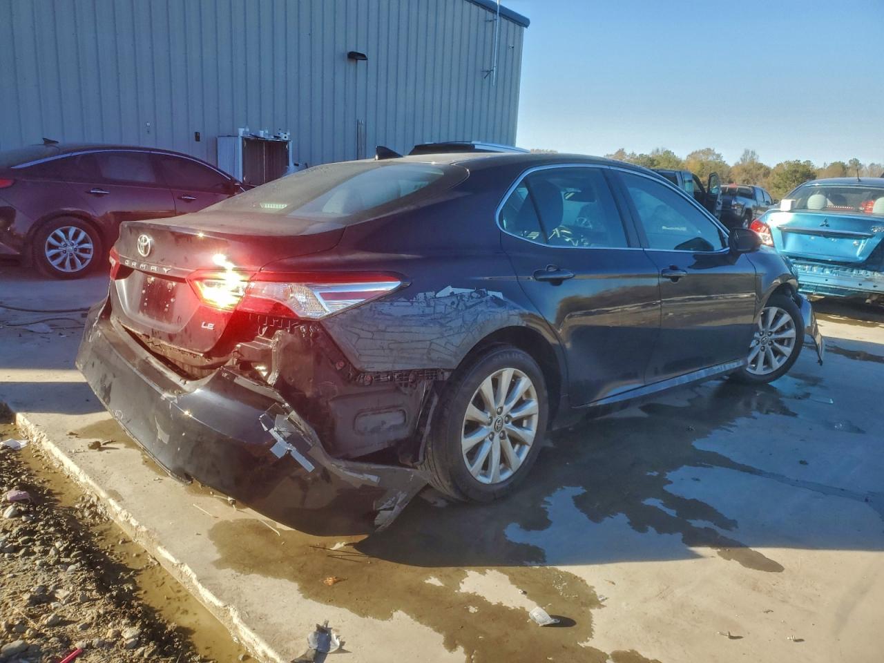 2020 TOYOTA CAMRY LE photo 3