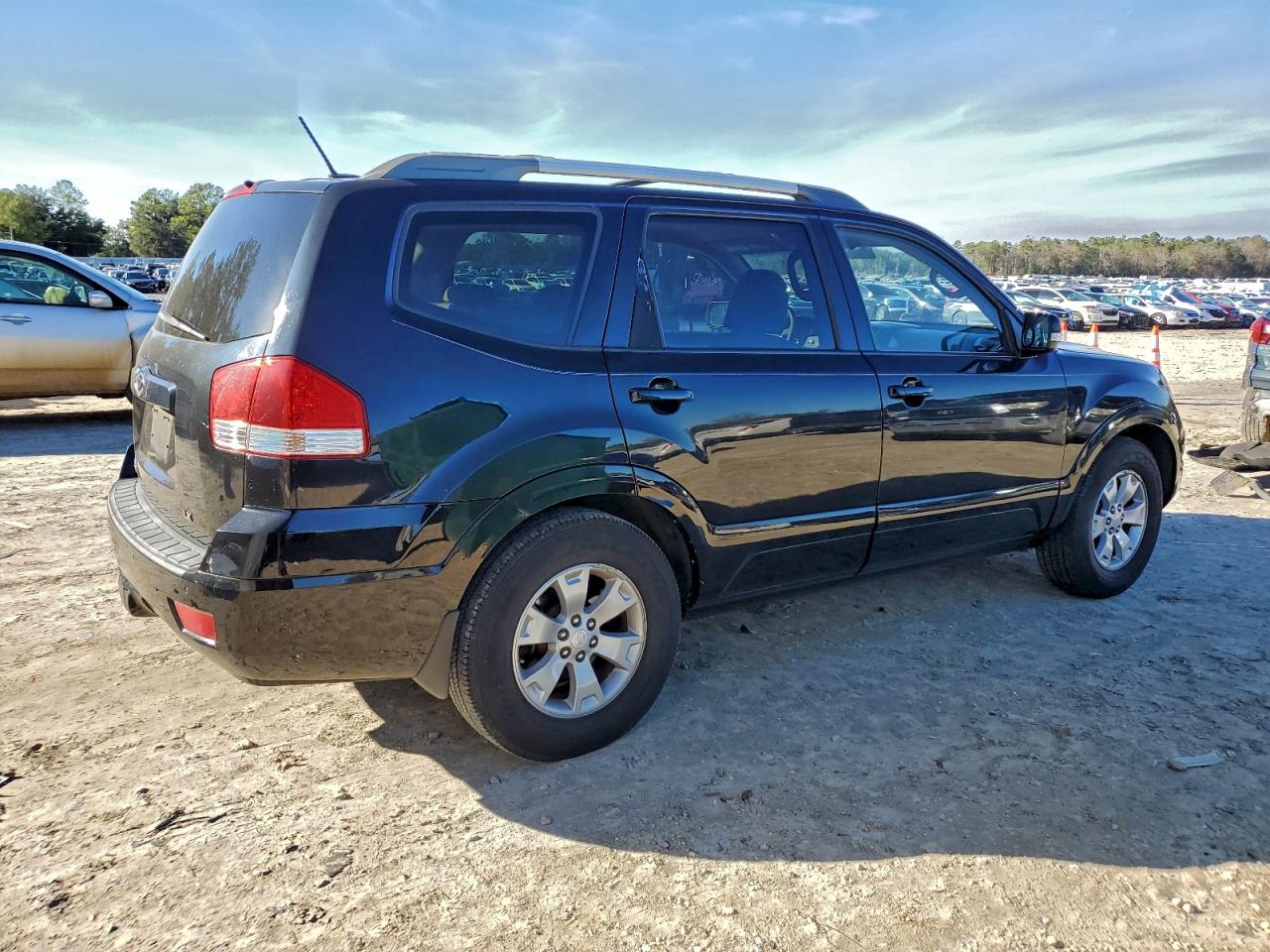 2009 KIA BORREGO LX photo 3
