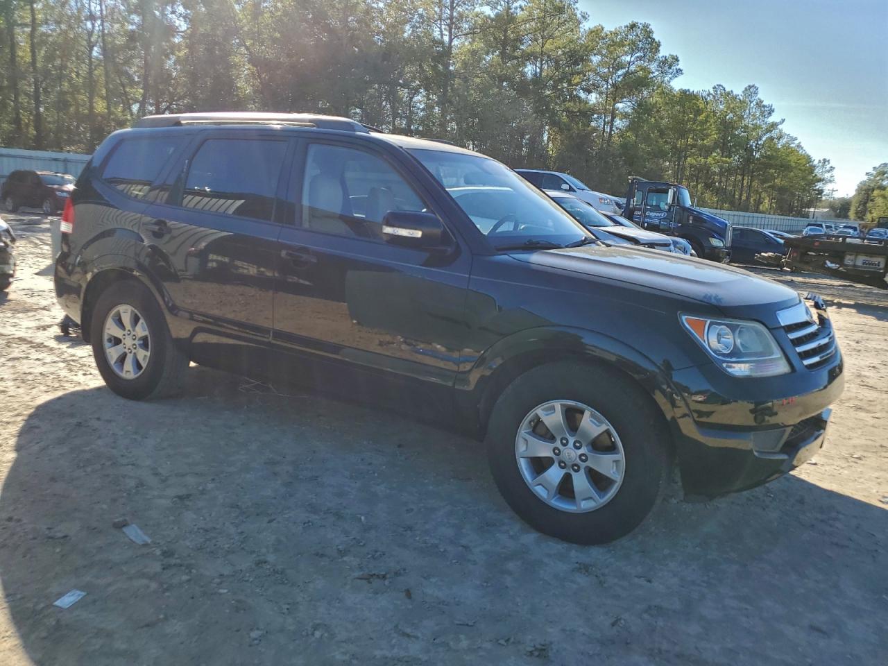 2009 KIA BORREGO LX photo 4