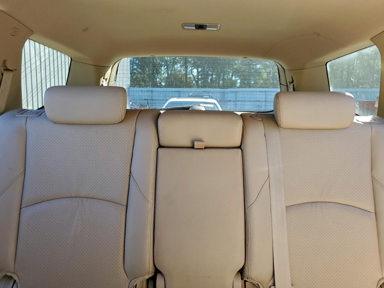 2009 KIA BORREGO LX photo 10