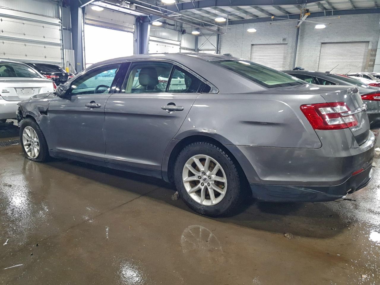 2014 FORD TAURUS SE photo 2