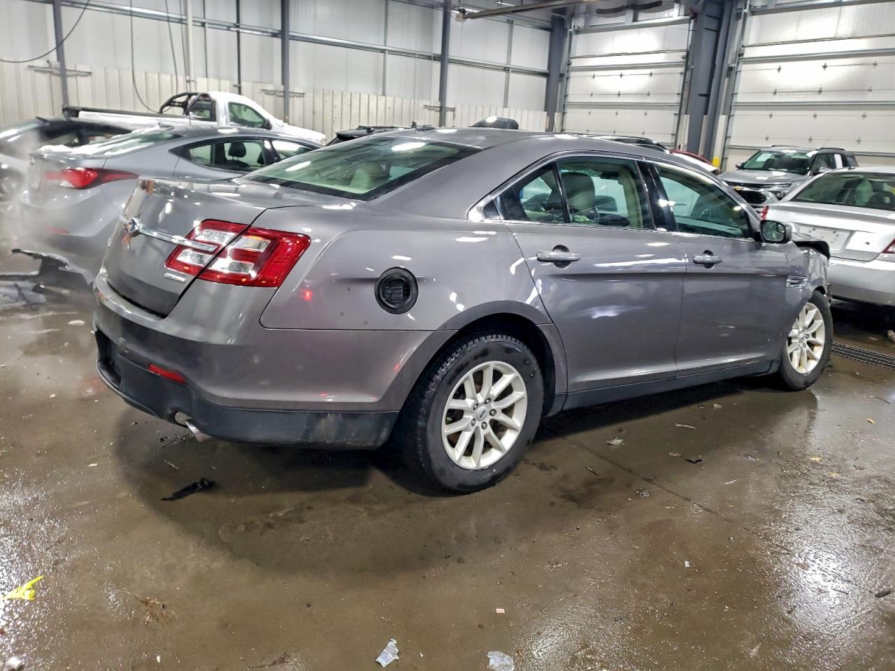2014 FORD TAURUS SE photo 3