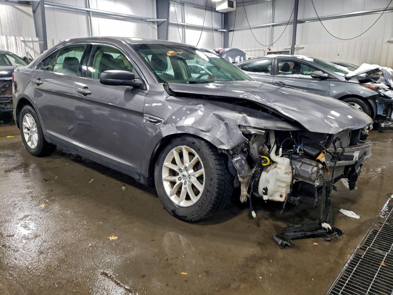 2014 FORD TAURUS SE photo 4