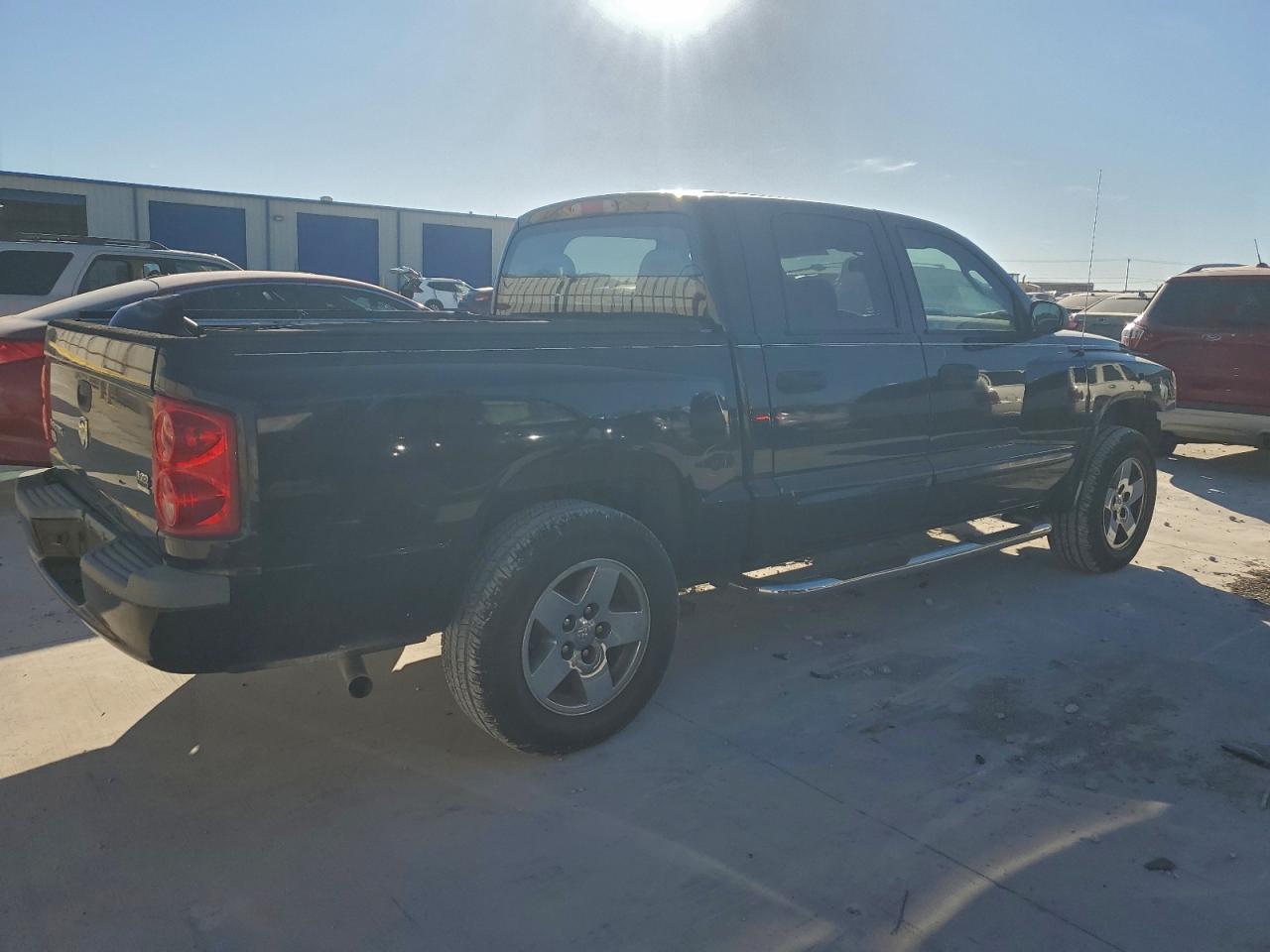 2005 DODGE DAKOTA QUAD LARAMIE photo 3