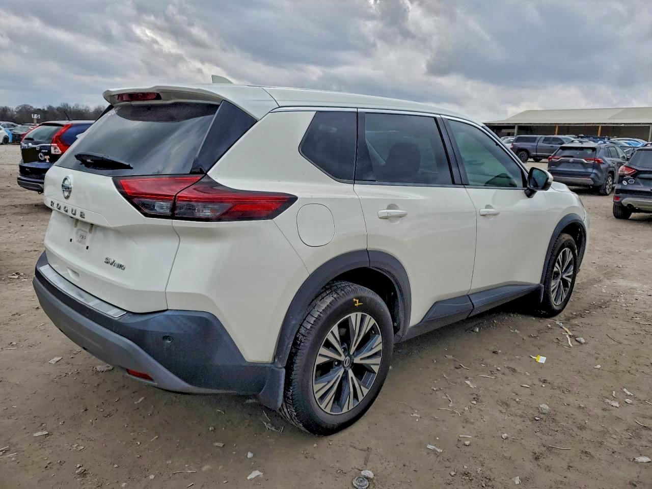 2021 NISSAN ROGUE SV photo 3