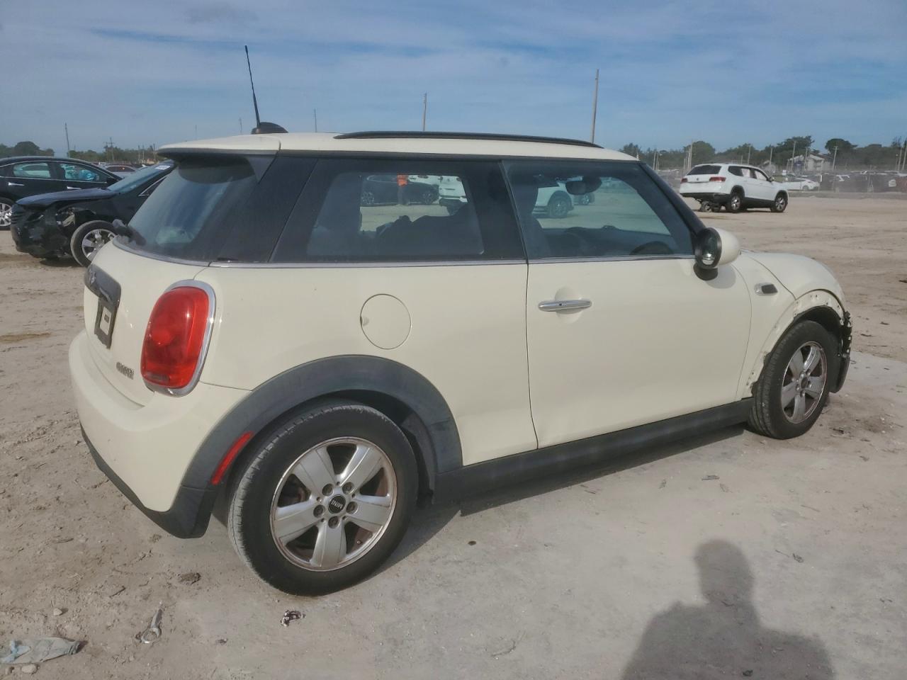 2016 MINI COOPER photo 5
