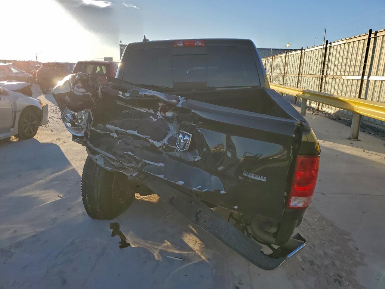 2016 RAM 1500 SLT photo 6