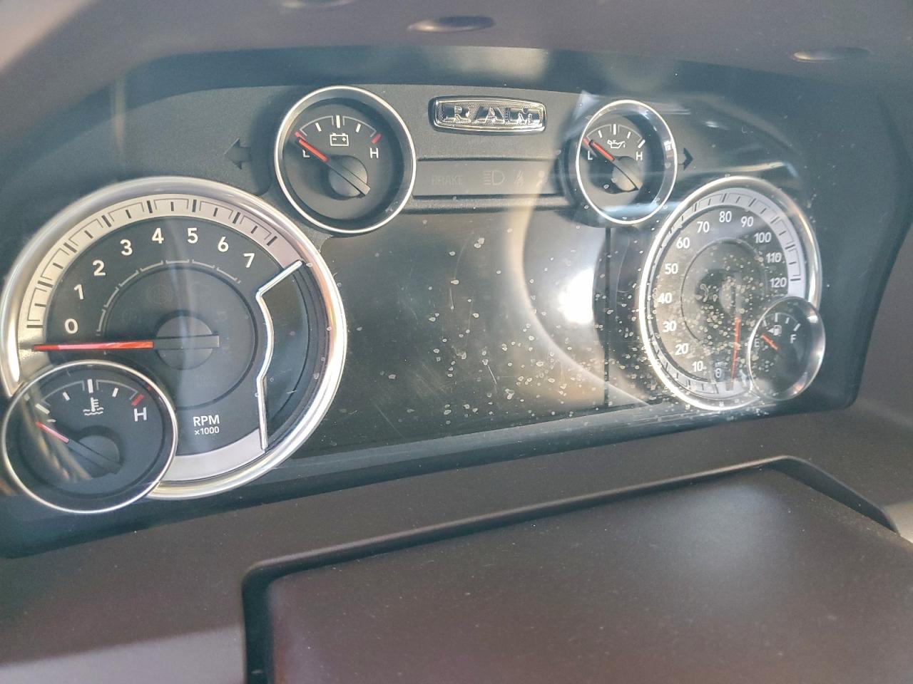2016 RAM 1500 SLT photo 9