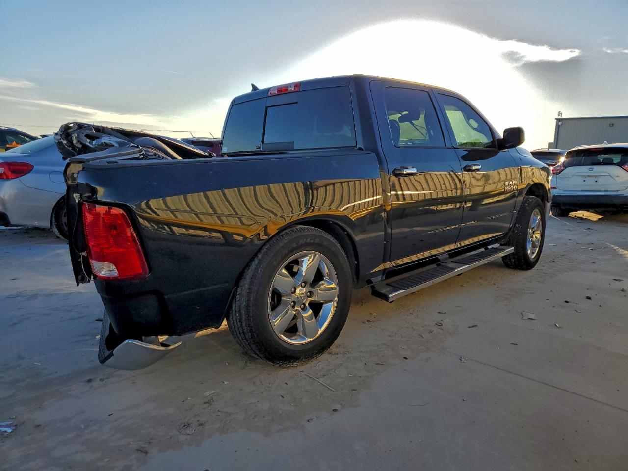 2016 RAM 1500 SLT photo 3