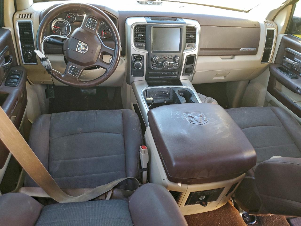 2016 RAM 1500 SLT photo 8