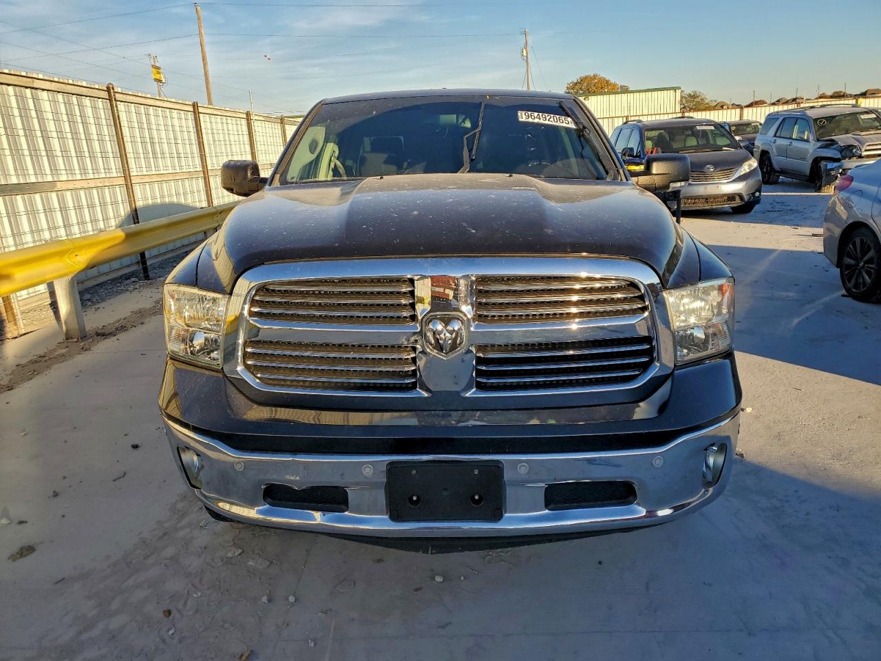 2016 RAM 1500 SLT photo 5