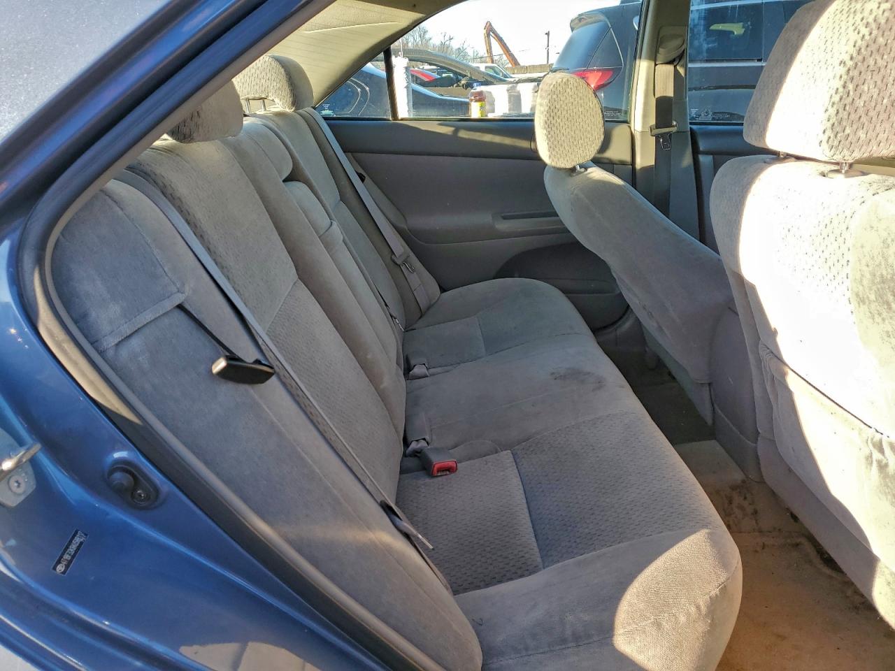2004 TOYOTA CAMRY LE photo 10
