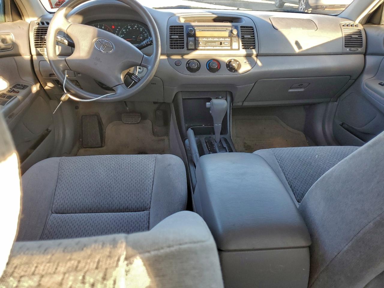 2004 TOYOTA CAMRY LE photo 8