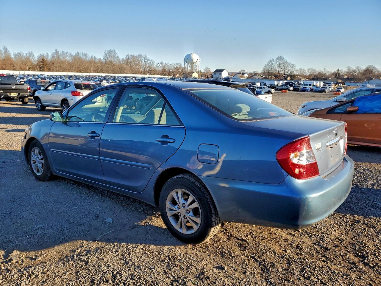 2004 TOYOTA CAMRY LE photo 2