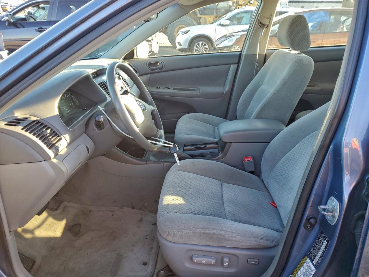 2004 TOYOTA CAMRY LE photo 7