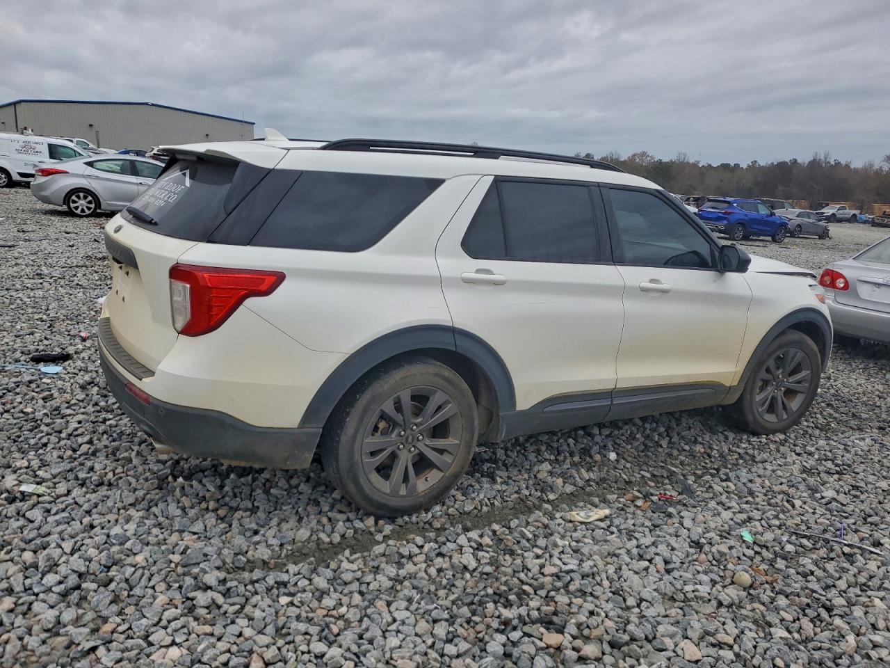 2023 FORD EXPLORER XLT photo 3