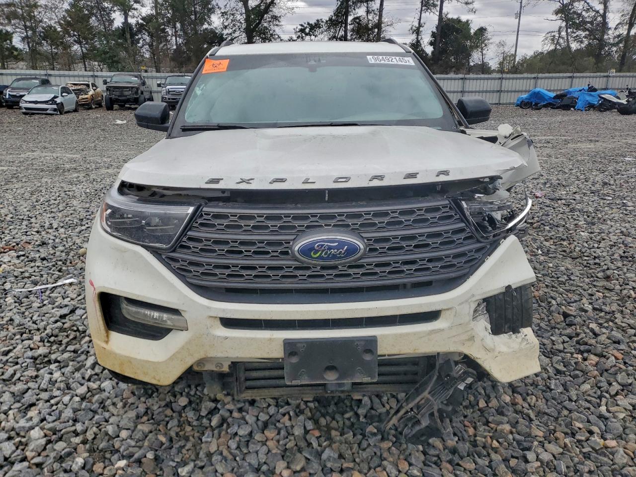 2023 FORD EXPLORER XLT photo 5