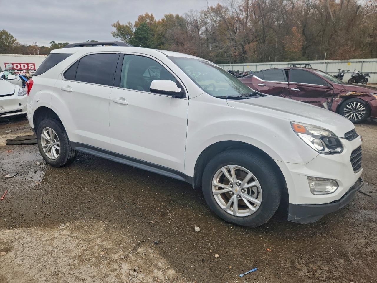 2017 CHEVROLET EQUINOX LT photo 4