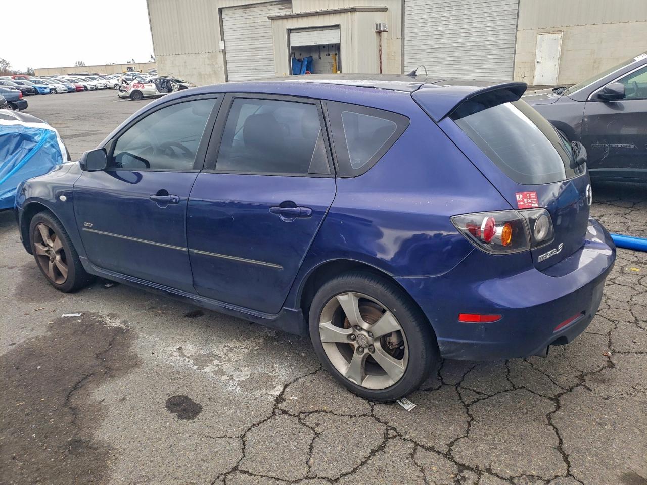 2005 MAZDA 3 HATCHBACK photo 2