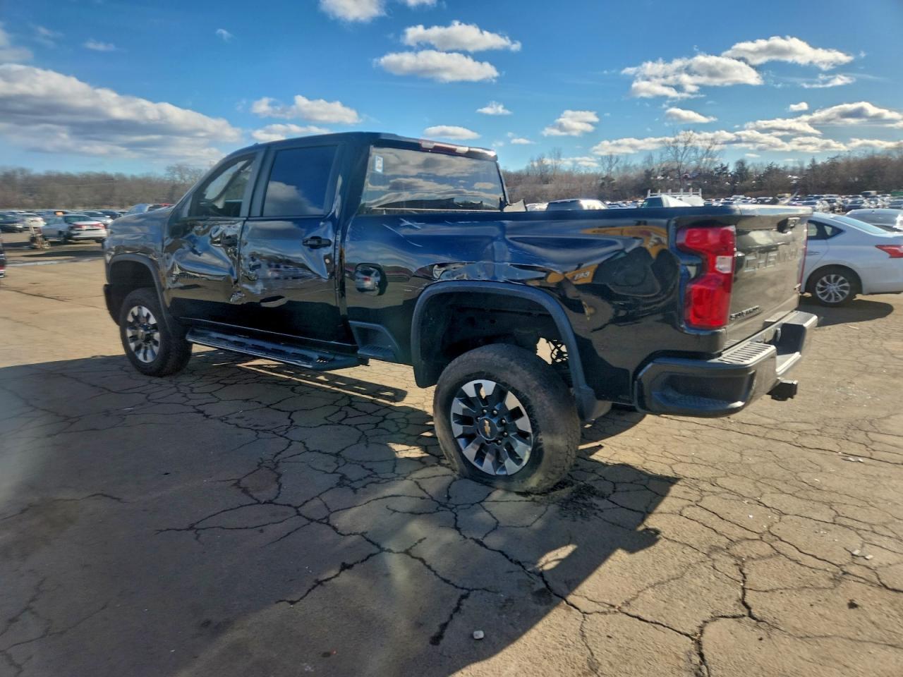 2021 CHEVROLET SILVERADO K2500 CUSTOM photo 2