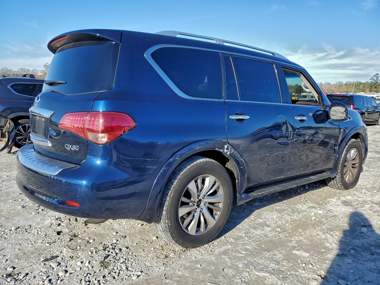 2017 INFINITI QX80 BASE photo 3