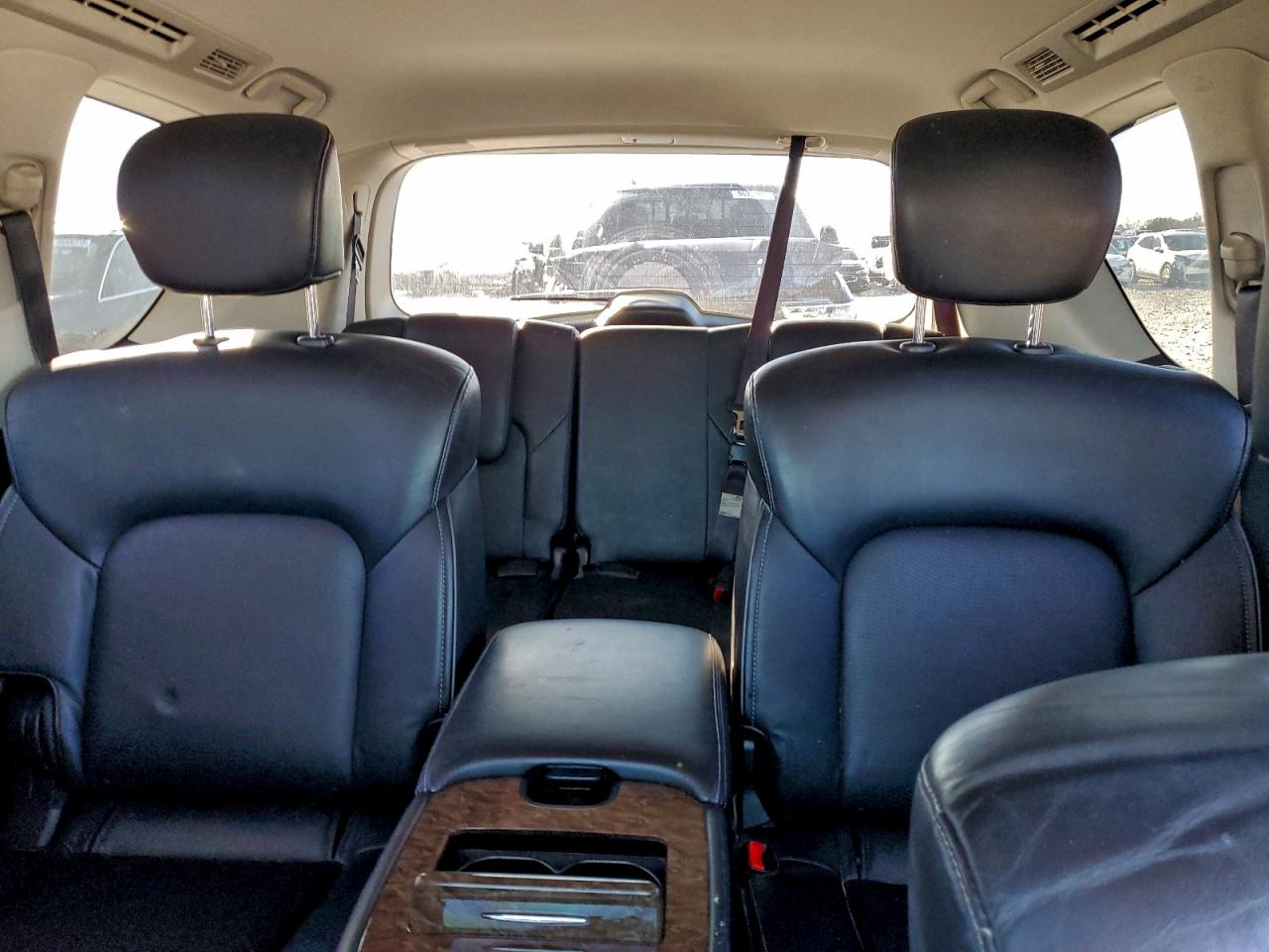 2017 INFINITI QX80 BASE photo 10