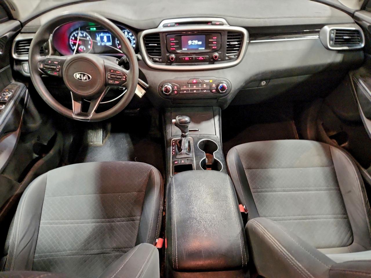 2017 KIA SORENTO LX photo 8