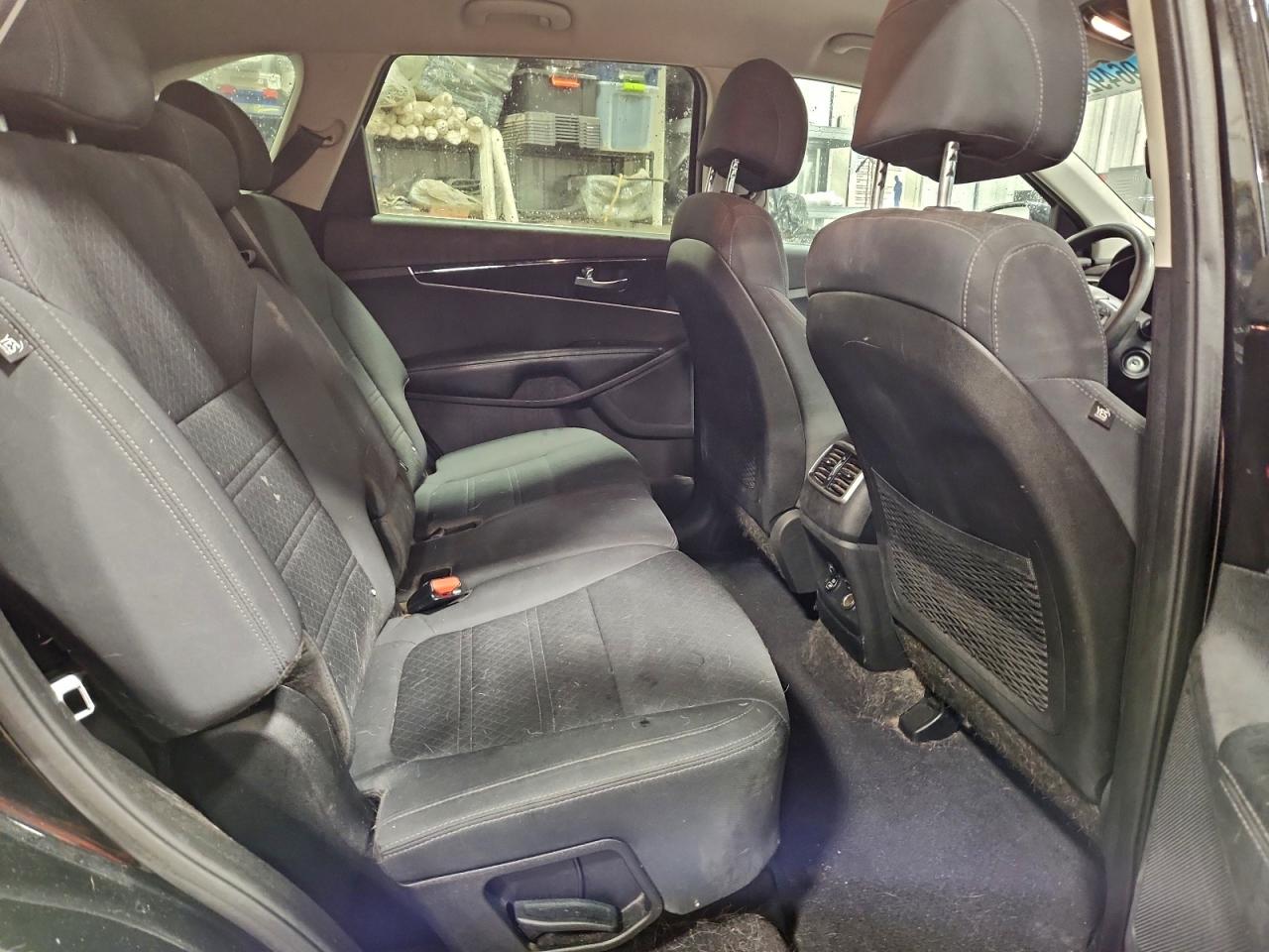 2017 KIA SORENTO LX photo 11