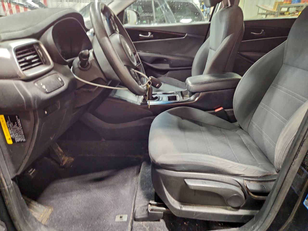 2017 KIA SORENTO LX photo 7