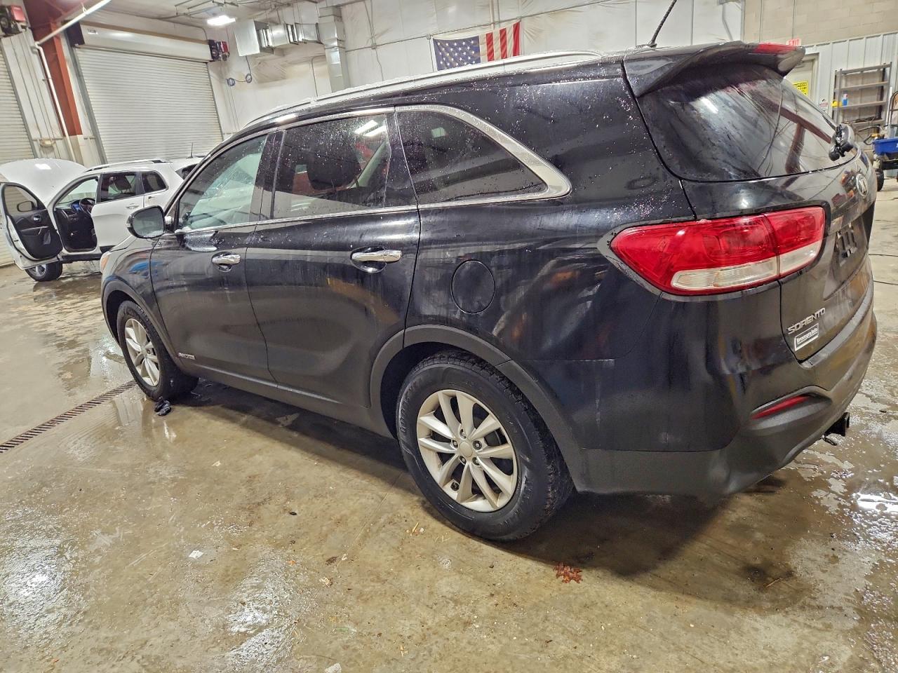 2017 KIA SORENTO LX photo 2