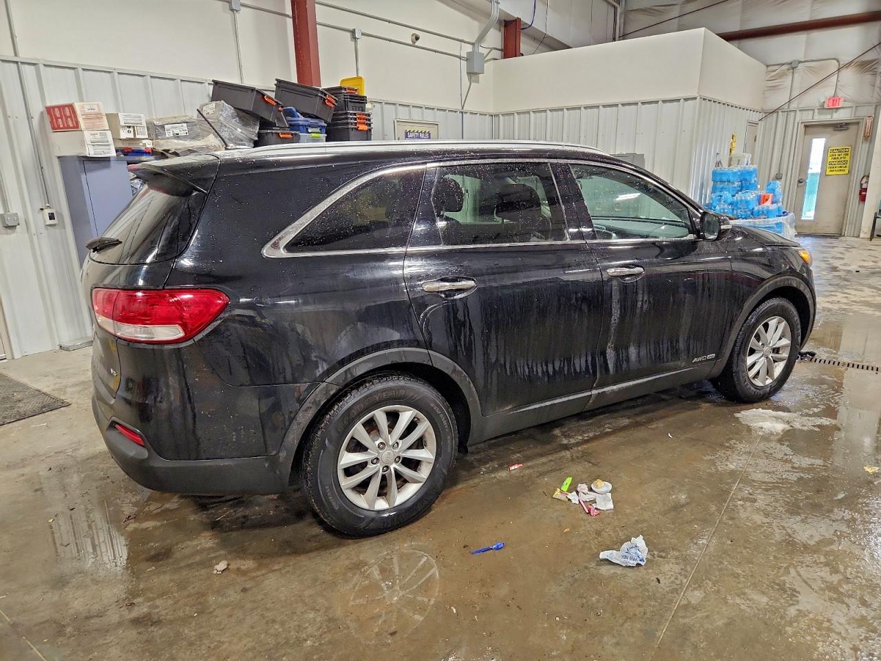 2017 KIA SORENTO LX photo 3