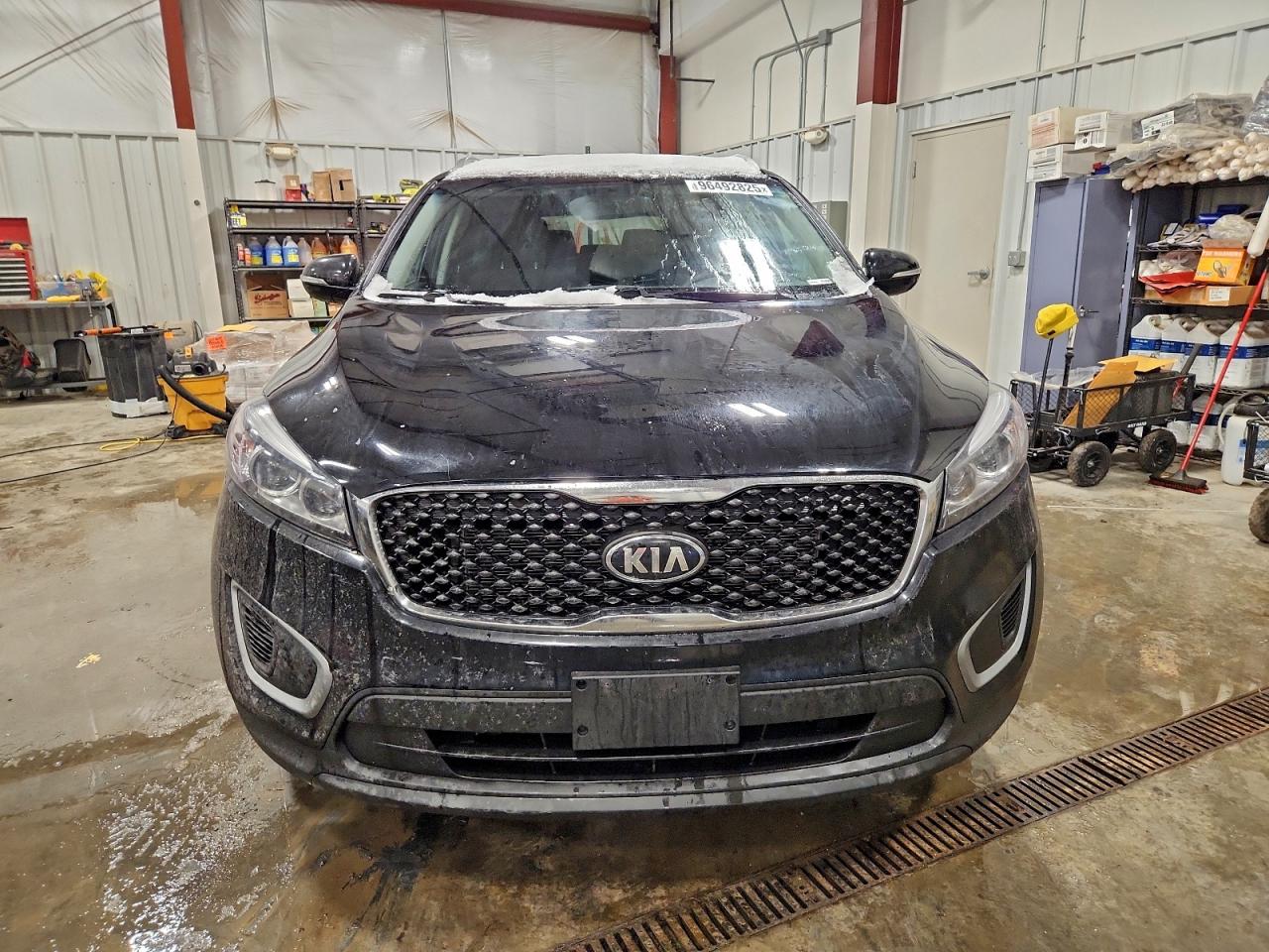 2017 KIA SORENTO LX photo 5