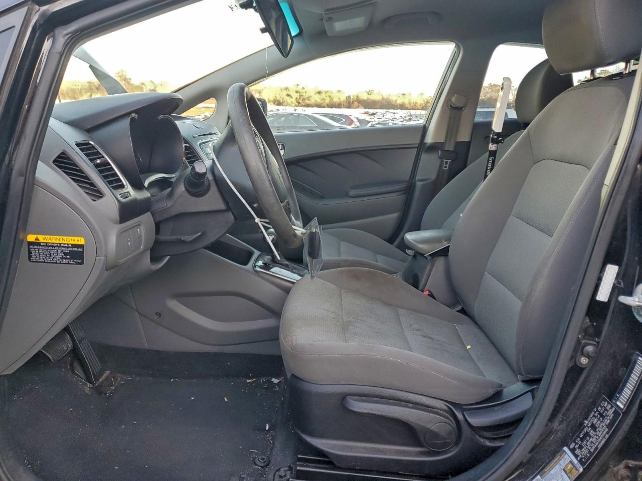 2017 KIA FORTE LX photo 13